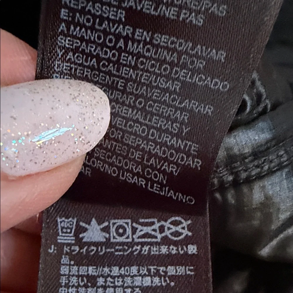 The North Face Black Thermoball Jacket!! Like brand new!! - Picture 9 of 12